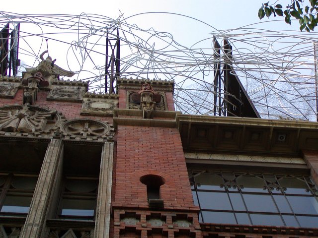 T&agrave;pies museum facade