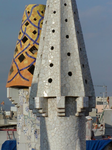 Palau G&uuml;ell rooftop, II