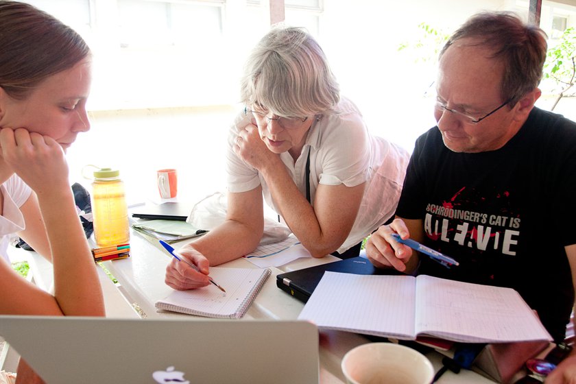 Zuzka Mas&aacute;rov&aacute;, Anna Lubiw, and Oswin Aichholzer