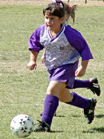 The amazing three-legged soccer player