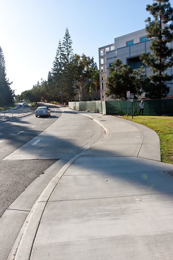 Along Peltason to the Engineering Gateway