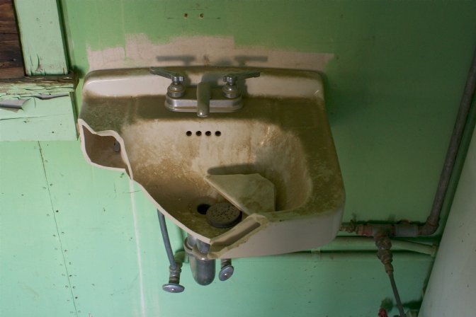 Broken sink, Aguereberry Camp