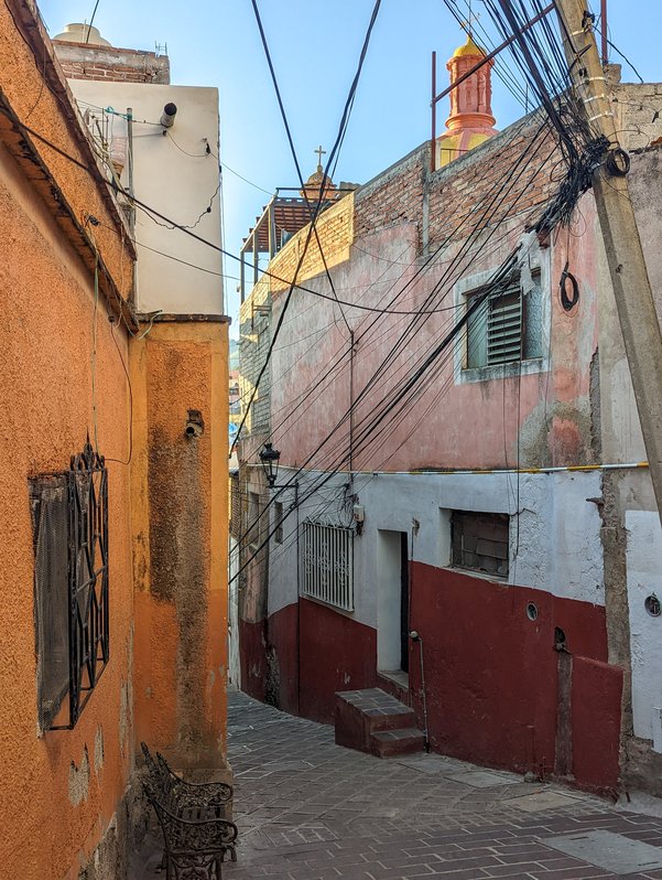 Back side of Templo de Pardo, from Callejón de Pardo