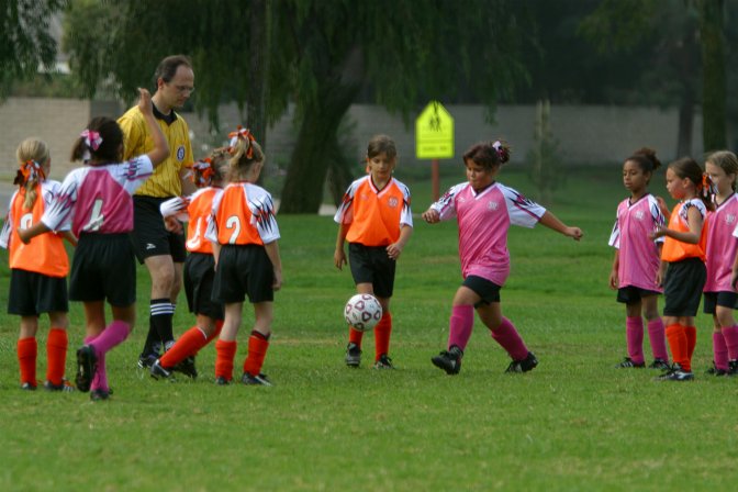 Vanessa about to kick a drop ball