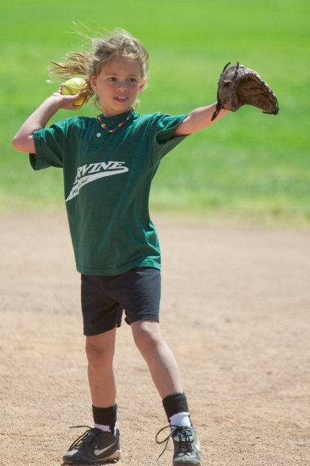 Danielle throws the ball in