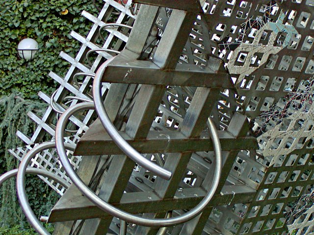 Royal Sonesta entry sculpture