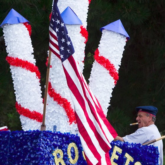 Preparing rockets with a cigar