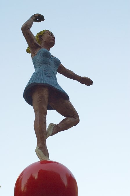 Stephan Balkenhol Tanzerin