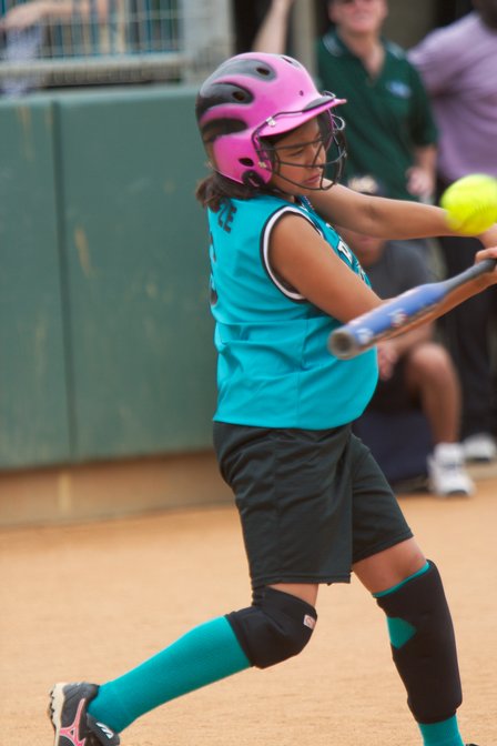 Alicia fouls one away