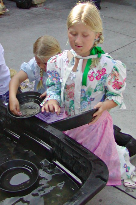 Sara and Lee pan for gold