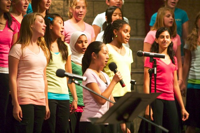 Amanda singing L-O-V-E