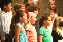 The fourth graders sing Marienwurmchen