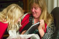 Diana shows Clorinda's memoirs to Sara